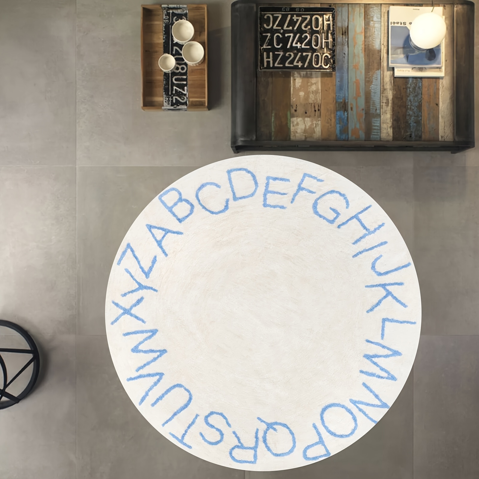Home Decor Retail Stores - سجادة أرضية بتصميم جرافيكي عتيق، سجادة