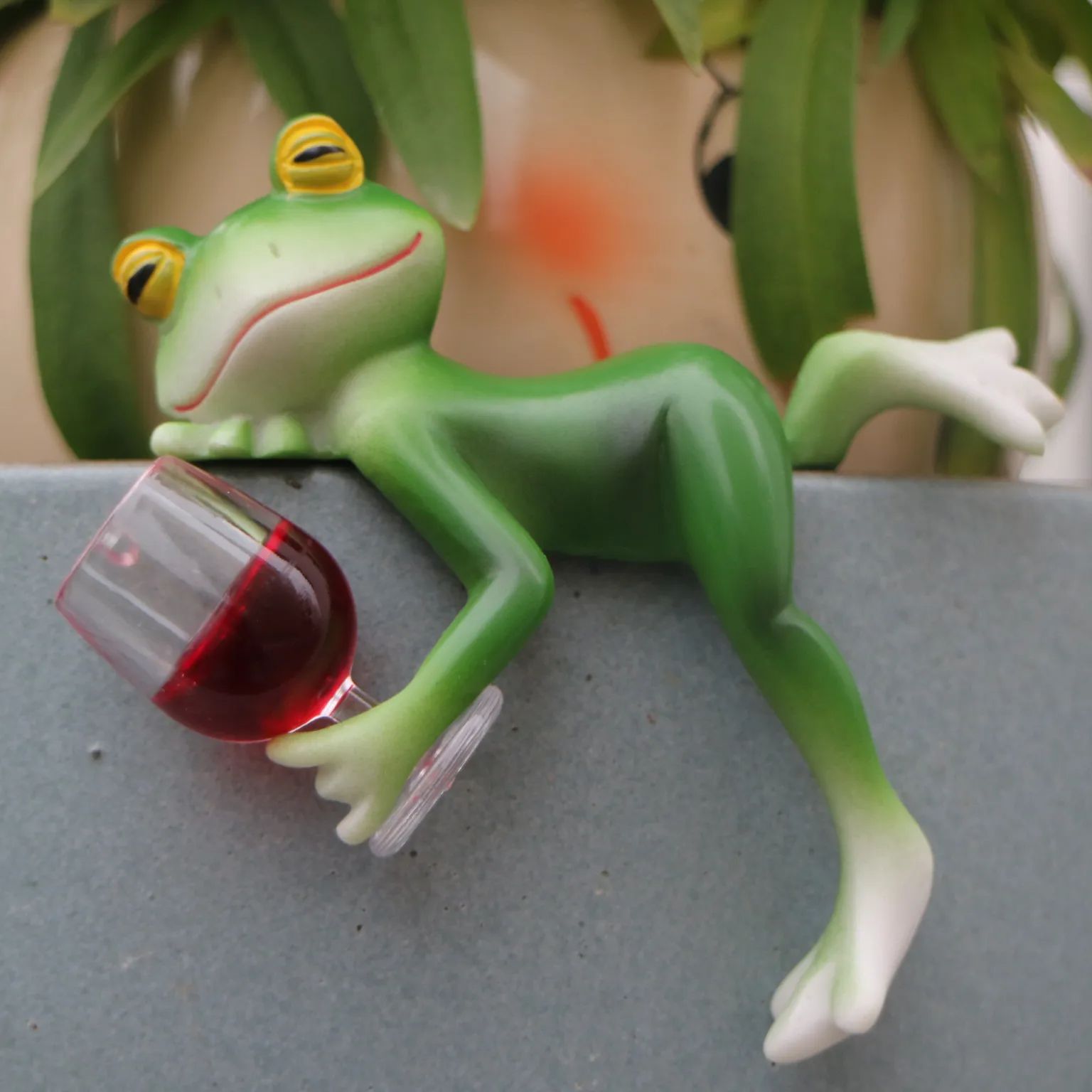 Terrarium Glass Bottle - زينة رائعة على شكل ضفدع أخضر
